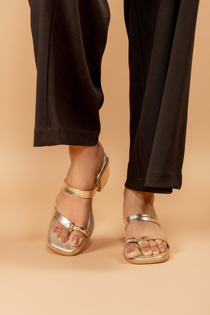 Vellora Toe ring Heels
