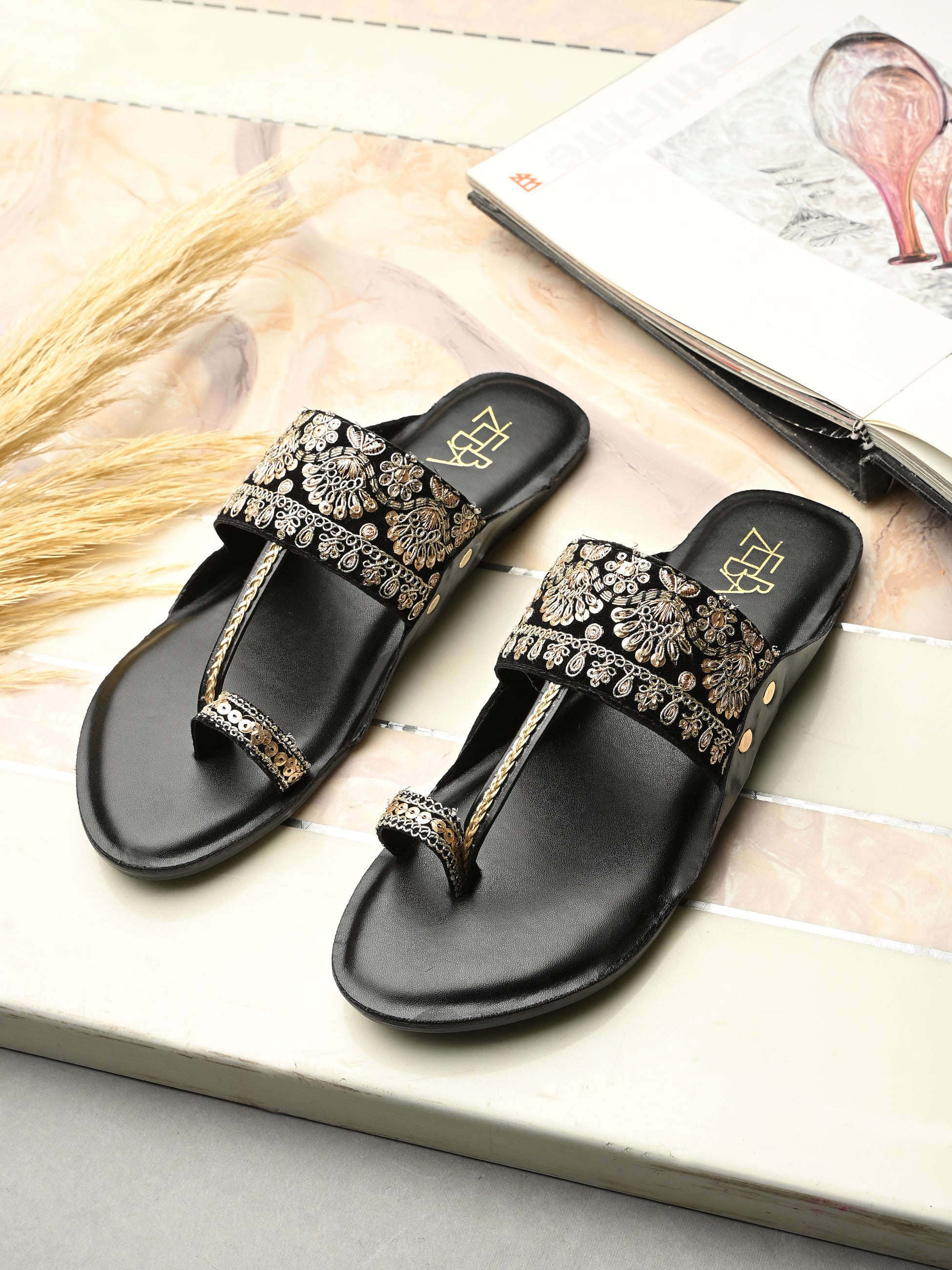 Parisa Embroidered Kolhapuri
