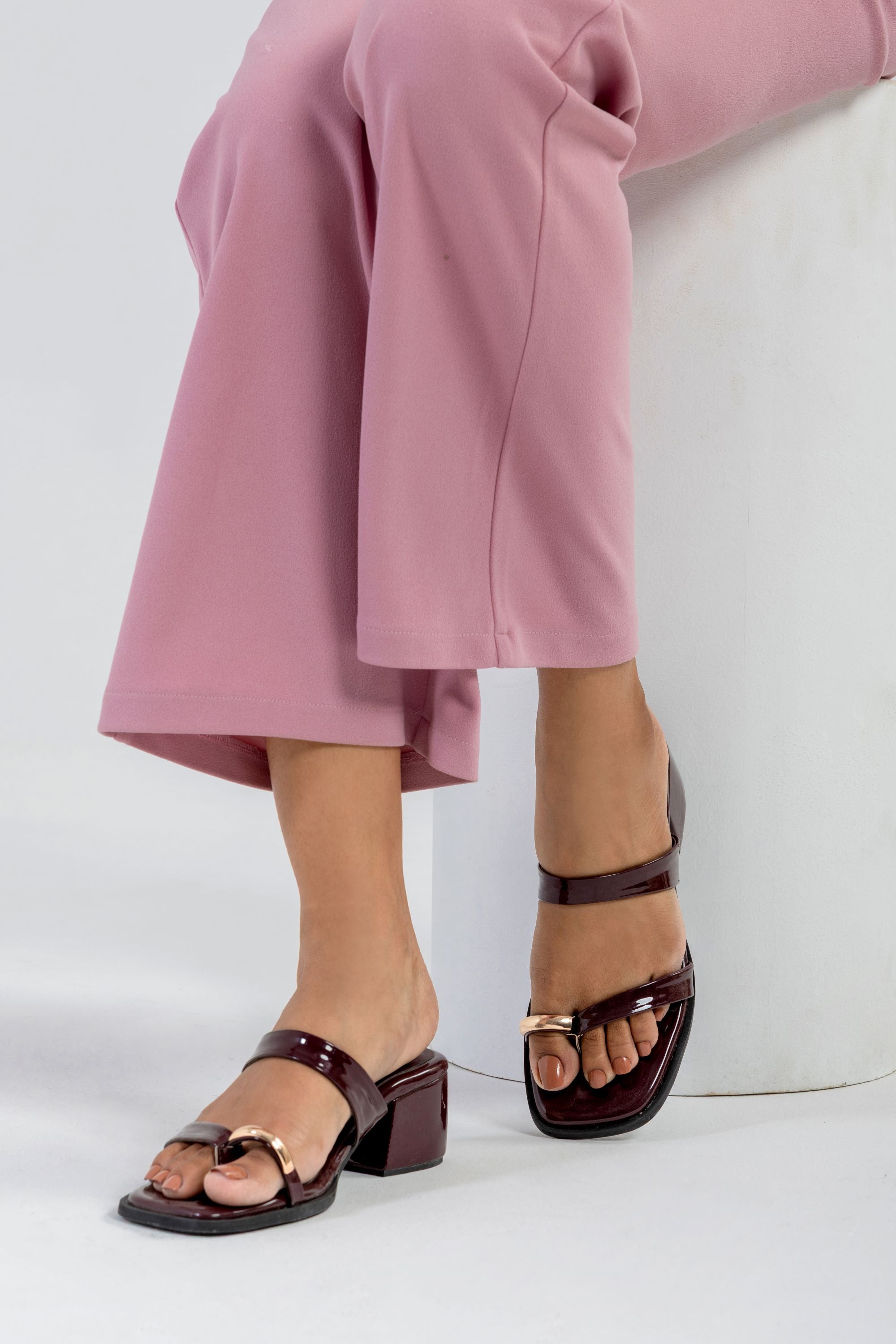 Vellora Toe ring Heels