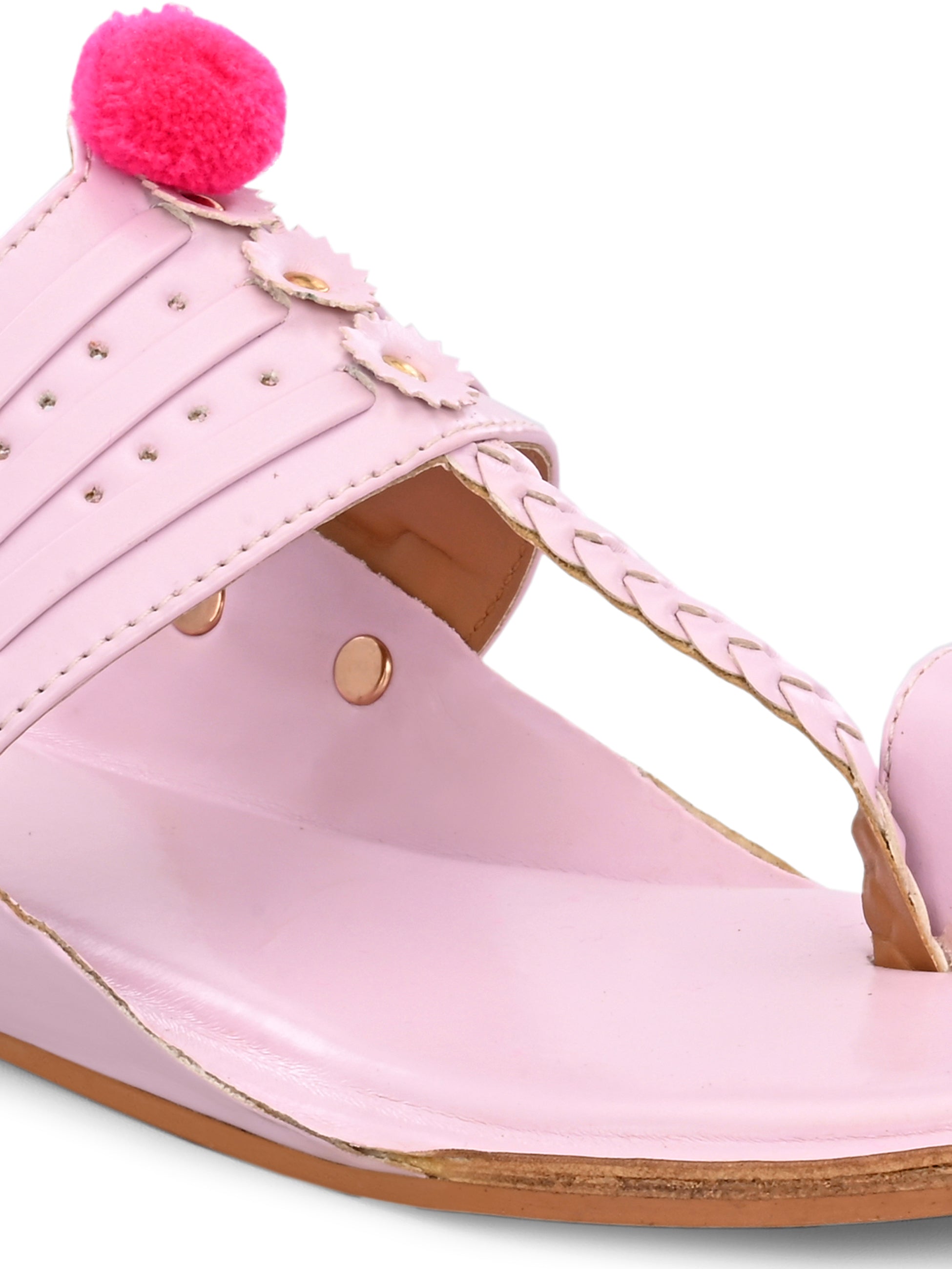 Nia Lilac Kolhapuri